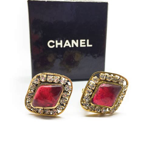 1970 chanel|1970 Chanel earring mark.